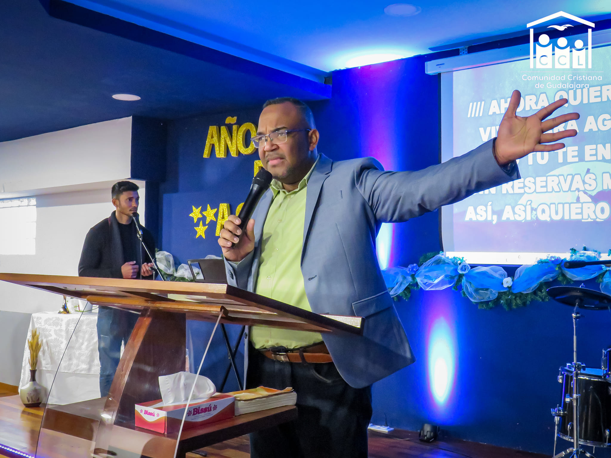 Comunidad en adoración